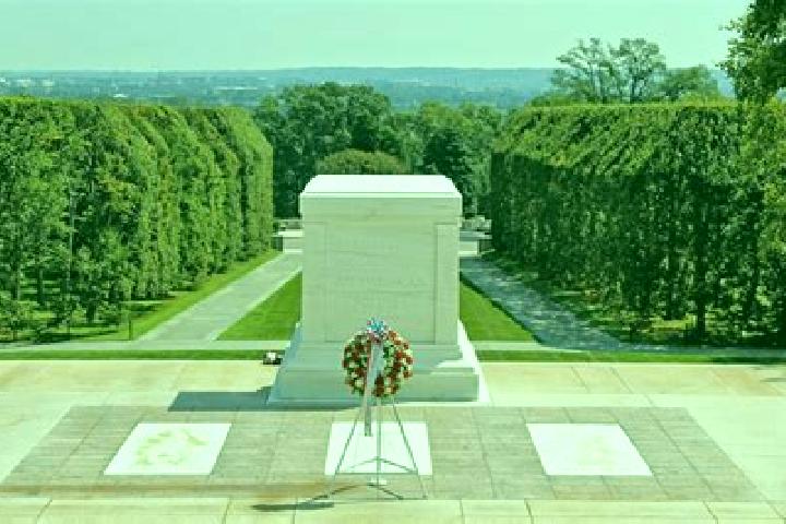 escort Monument