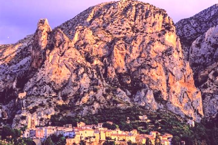 escort Moustiers-Sainte-Marie