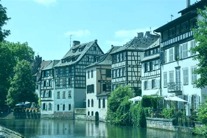 escort Mundolsheim