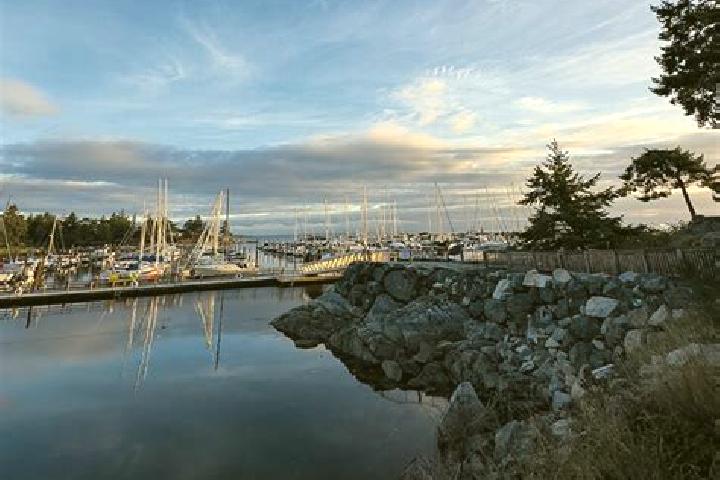 escort Nanoose Bay
