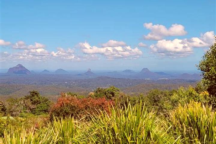 escort North Maleny