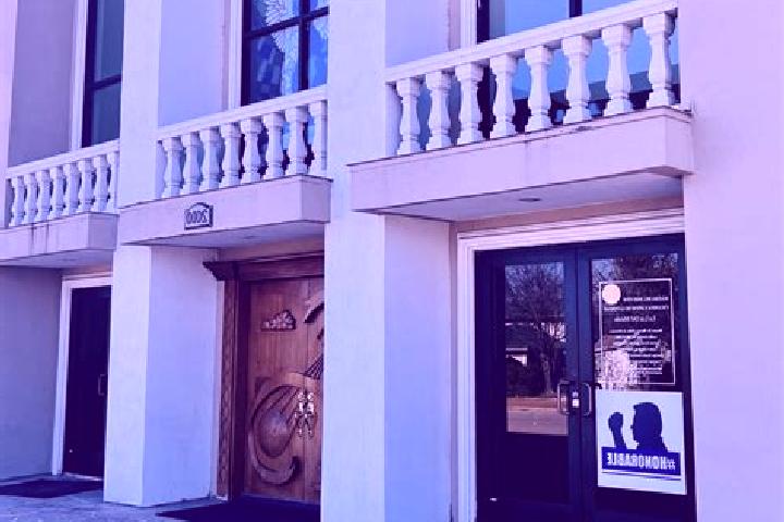 escort Oak Cliff Place