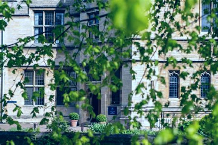 escort Oundle
