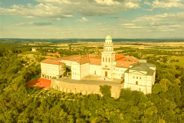 escort Pannonhalma