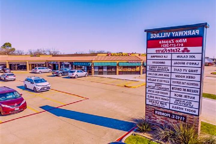escort Parkway Village
