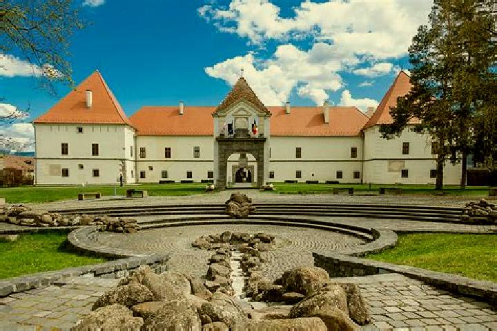 escort Pauleni-Ciuc
