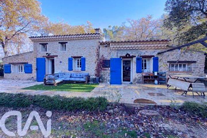escort Peyrolles-en-Provence