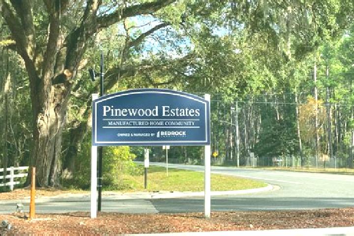 escort Pinewood Estates