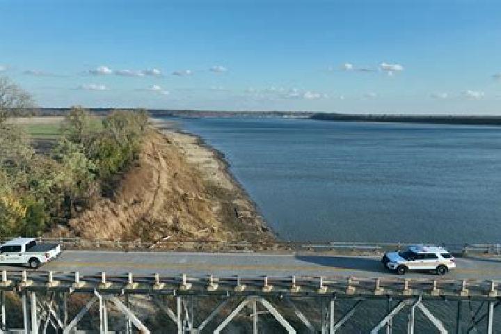 escort Poquonock Bridge