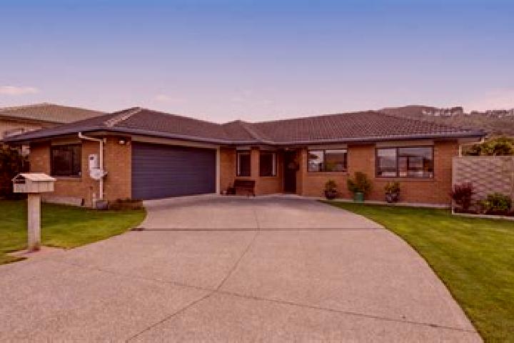 escort Riverstone Terraces