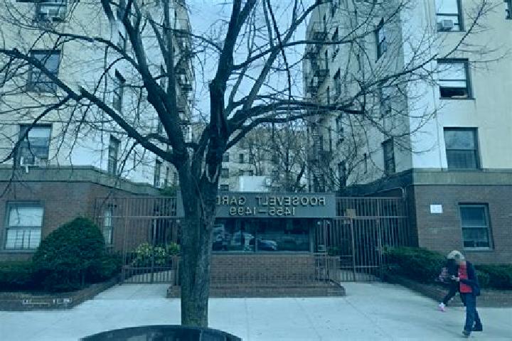 escort Roosevelt Gardens