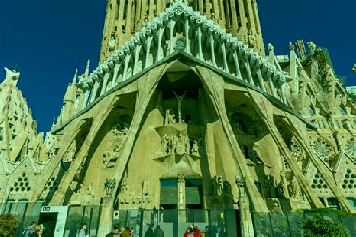 escort Sagrada Familia