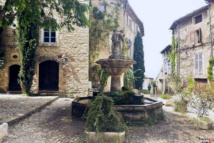 escort Saignon
