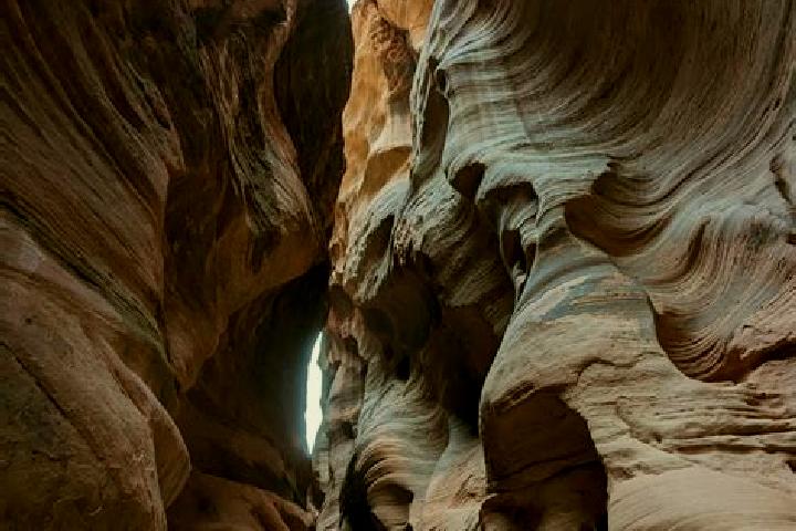 escort Sandstone Valley