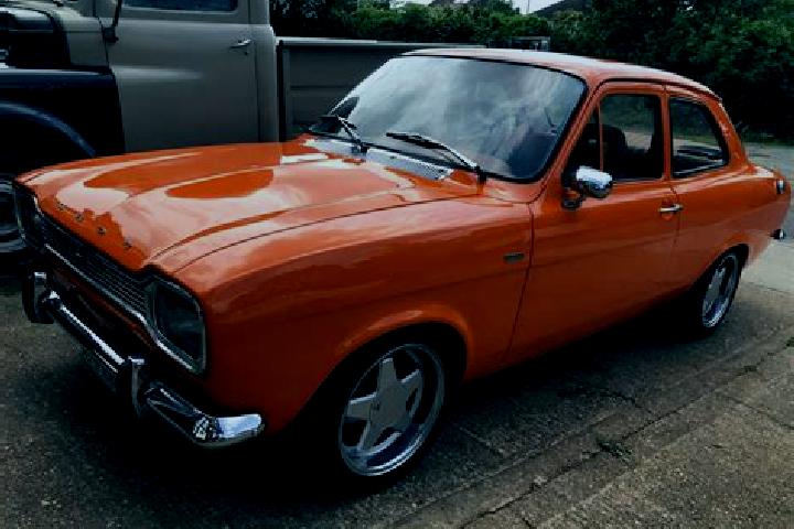 escort Sarawina