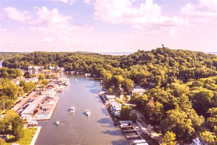 escort Saugatuck