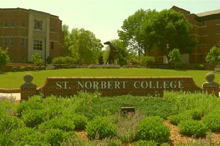 escort St. Norbert