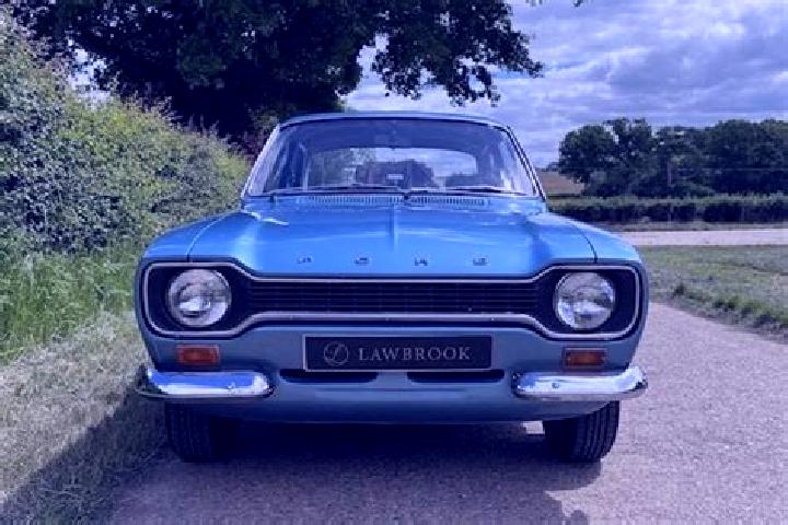 escort Stokenchurch