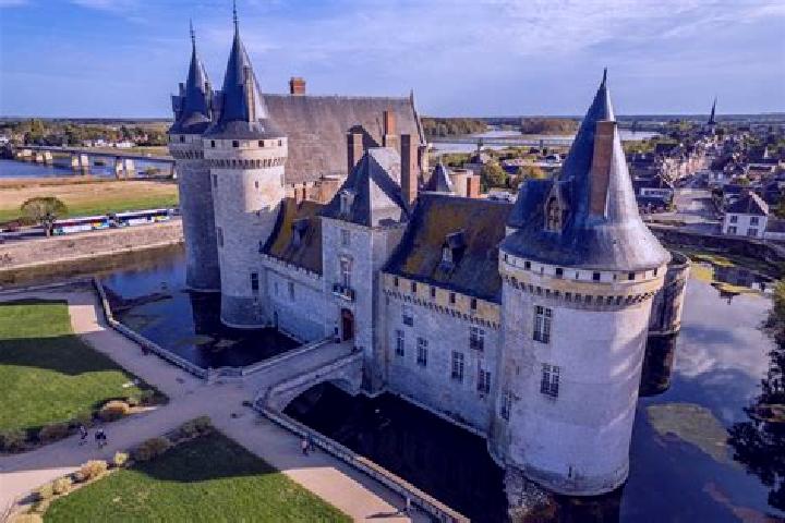 escort Sully-sur-Loire