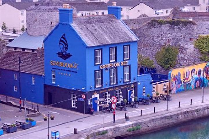 escort The Moorings