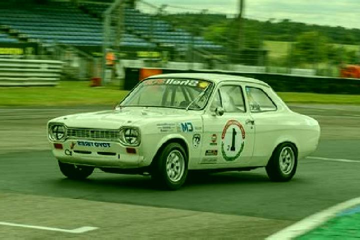 escort Thruxton