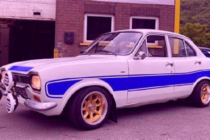 escort Tollembeek