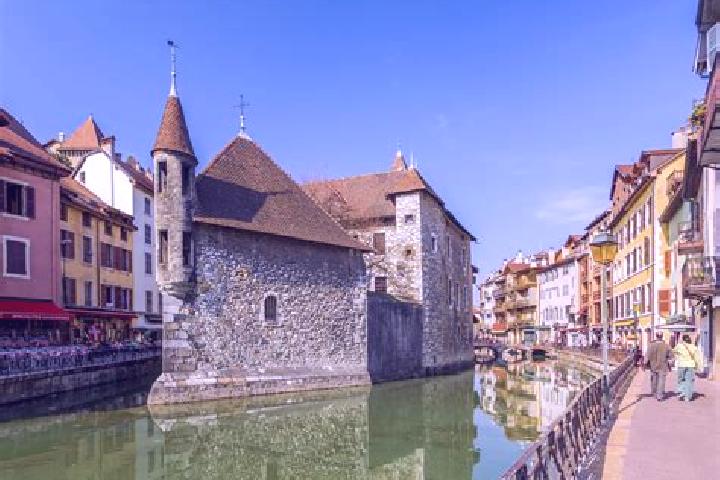 escort Tours-en-Savoie