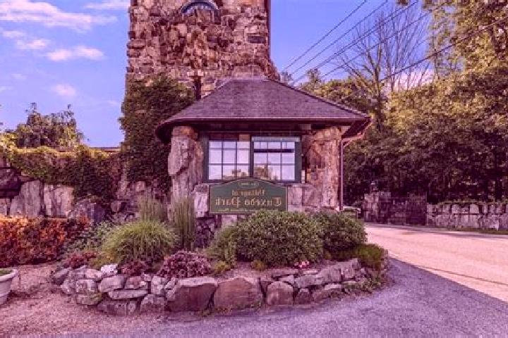 escort Tuxedo Park