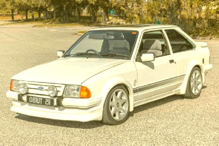 escort Uhrineves