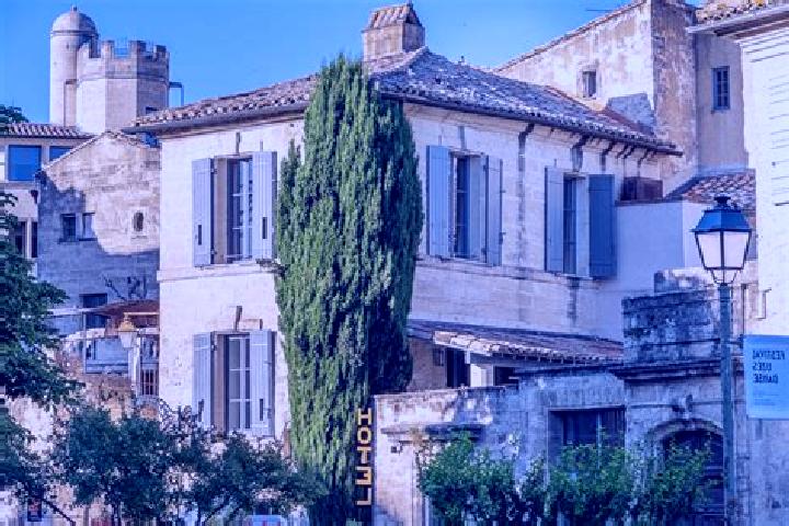 escort Uzes