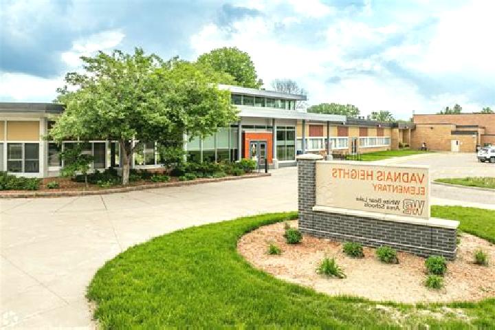 escort Vadnais Heights