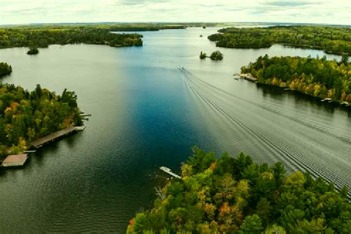 escort Vermilion-on-the-Lake