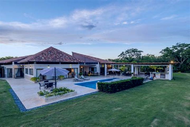 escort Villa Canas