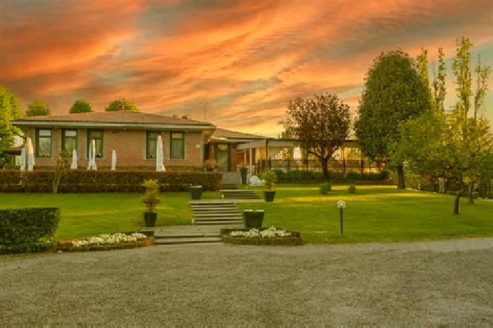 escort Villa d Adda