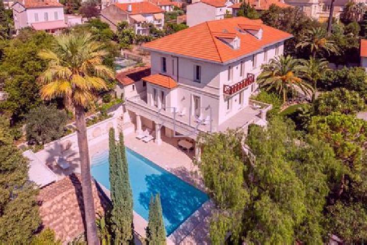 escort Villa Iris