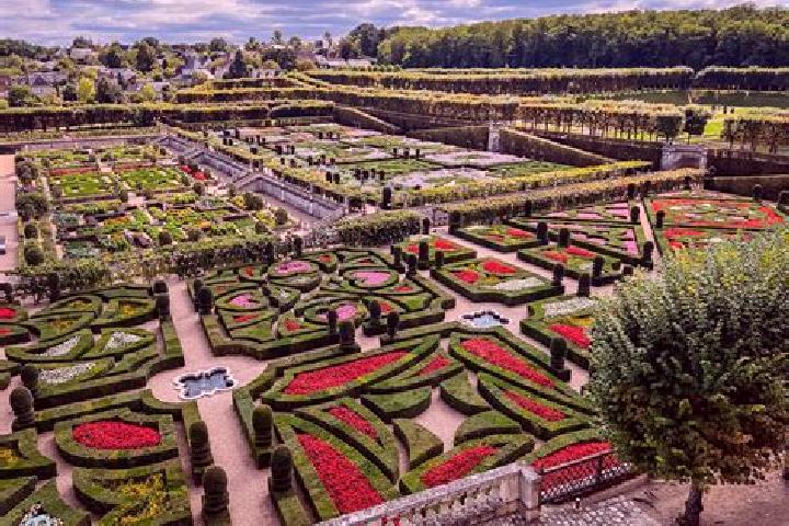 escort Villandry