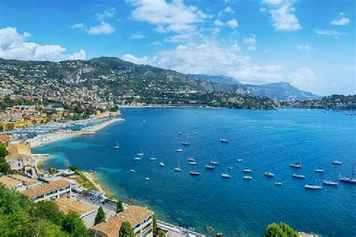 escort Villefranche-d Allier