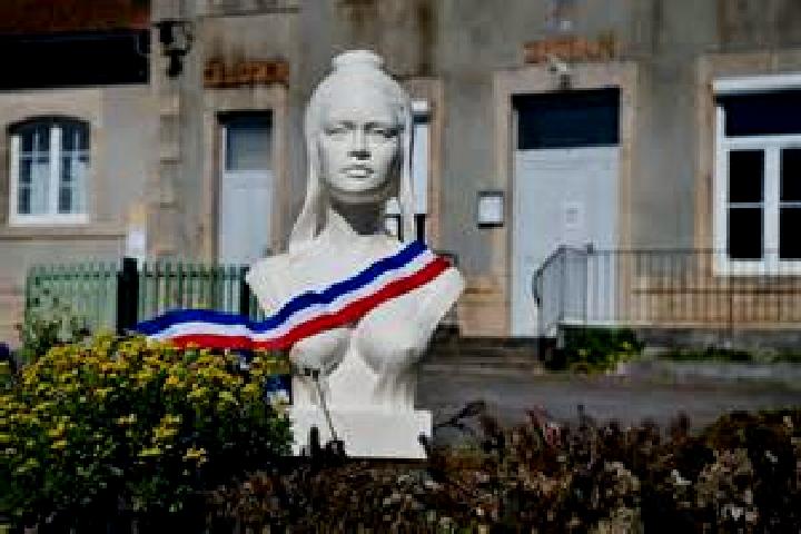 escort Villeneuve-Saint-Denis