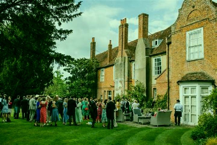 escort West Horsley