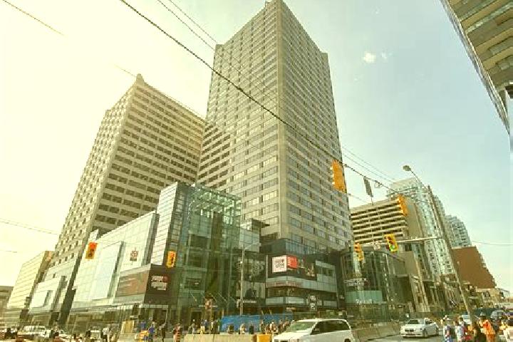 escort Yonge-Eglinton