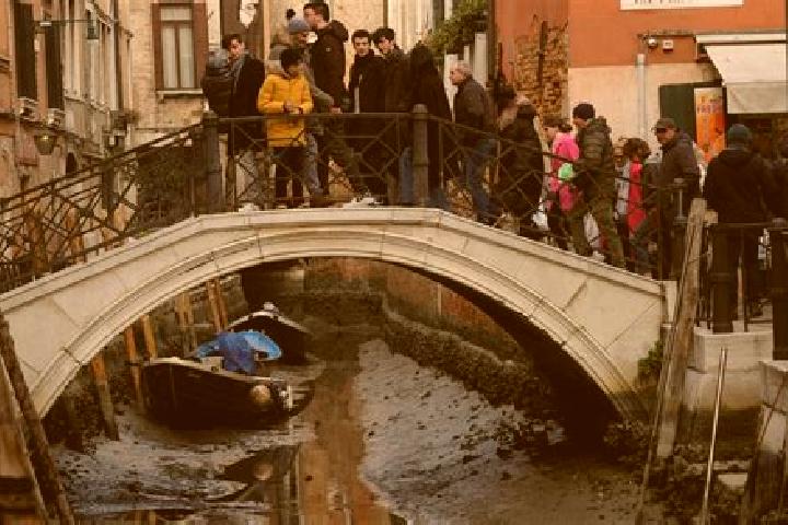 Escorts Acquafondata, Italy — Local Companions