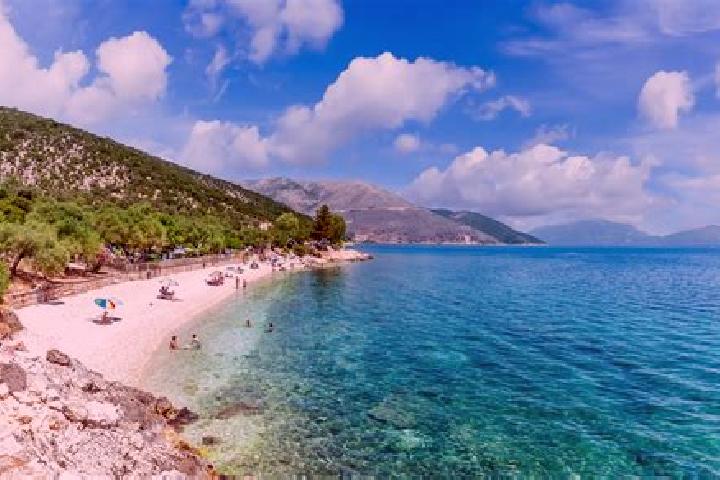 Escorts Agia Paraskevi Lamieon, Greece — Local Companions