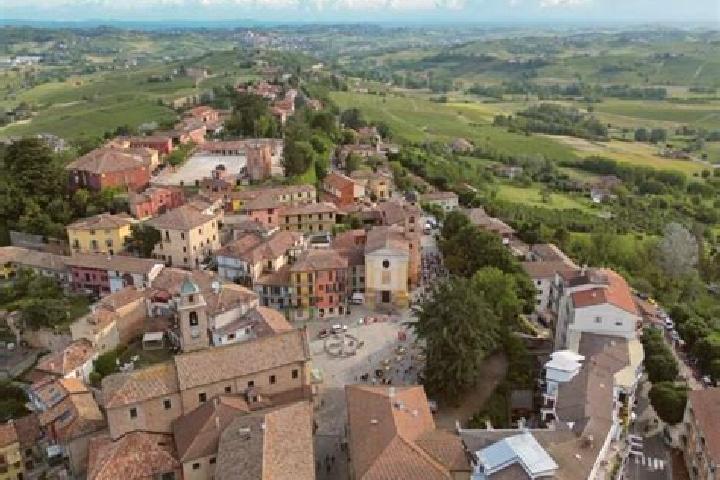 Escorts Agliano Terme, Italy — Local Companions