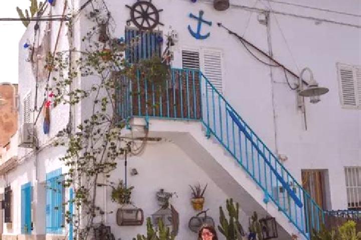 Escorts Agua Amarga, Mexico — Local Companions