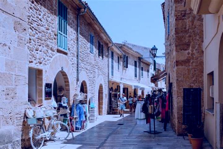 Escorts Alcudia de Veo, Spain — Local Companions