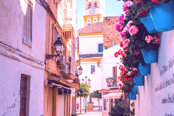 Escorts Almohaja, Spain — Local Companions