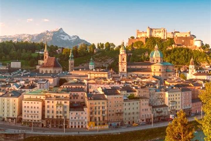 Escorts Altlichtenwarth, Austria — Local Companions