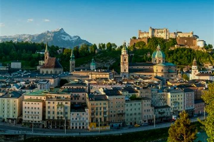 Escorts Altmelon, Austria — Local Companions