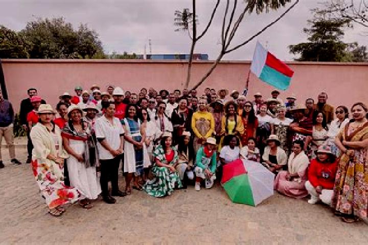 Escorts Ambarakaraka, Madagascar — Local Companions