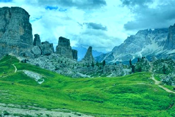 Escorts Ampezzo, Italy — Local Companions